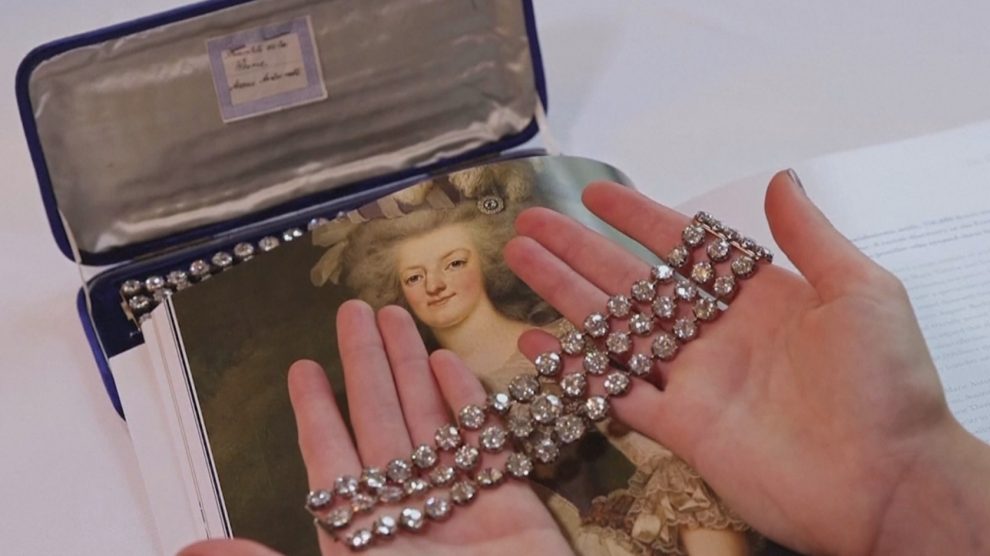 APPROFONDIMENTI | All’asta i bracciali di Maria Antonietta nascosti prima della ghigliottina: cifra record.