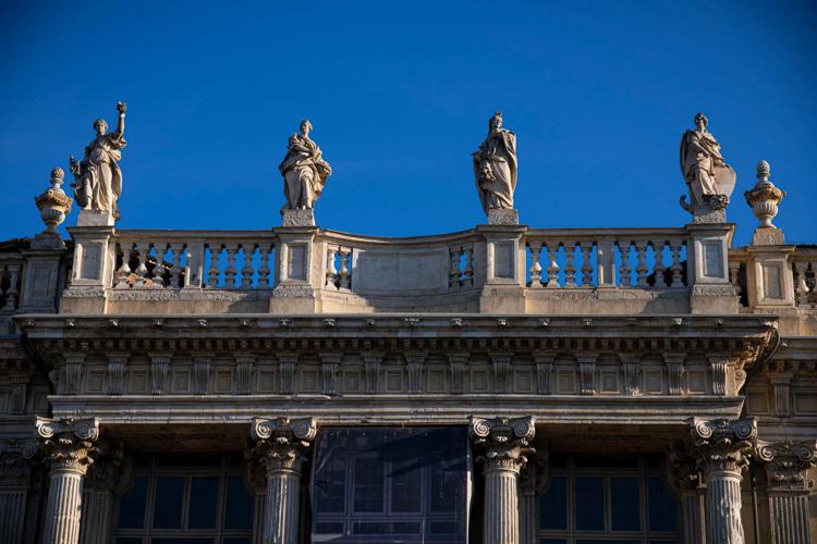 EVENTO | “Volano” nel cielo le statue di Palazzo Madama