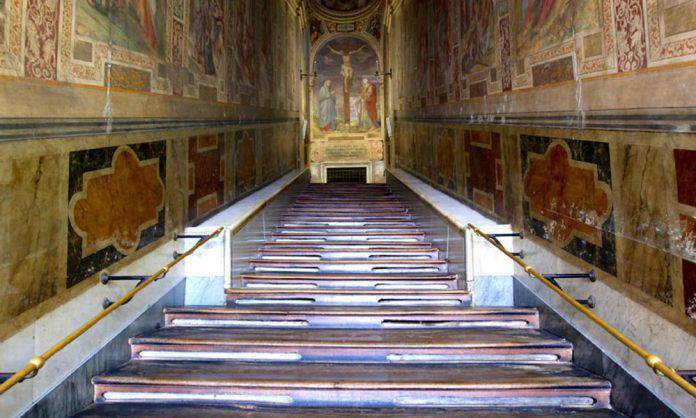 Roma – La Scala Santa riapre dal’11 aprile al 9 giugno: i fedeli potranno pregare sui gradini saliti da Gesù.