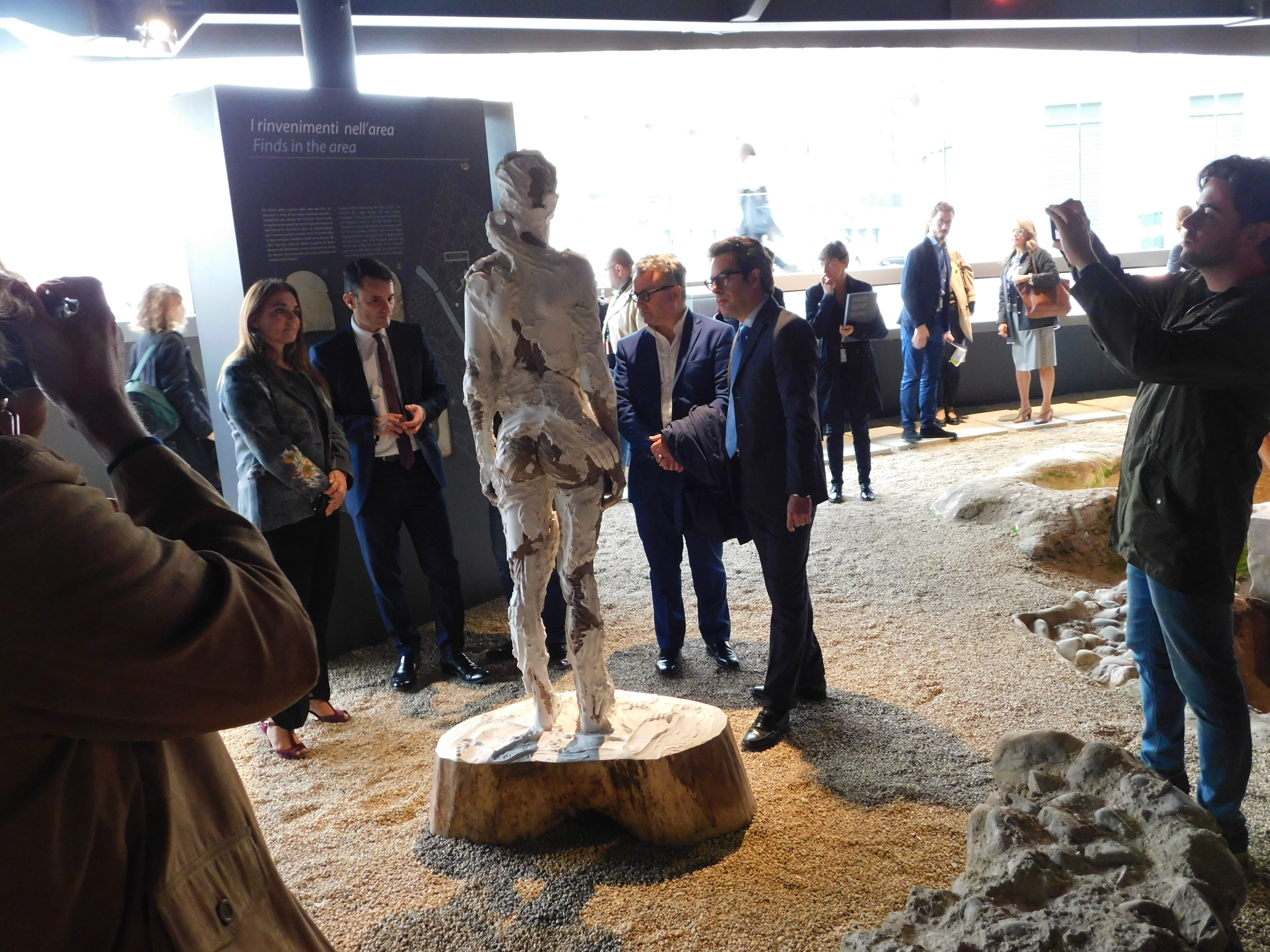 La Nuvola Lavazza di Torino apre l’Area Archeologica al contemporaneo con Aron Demetz